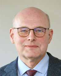 Porträtbild von Dr. Böswald.